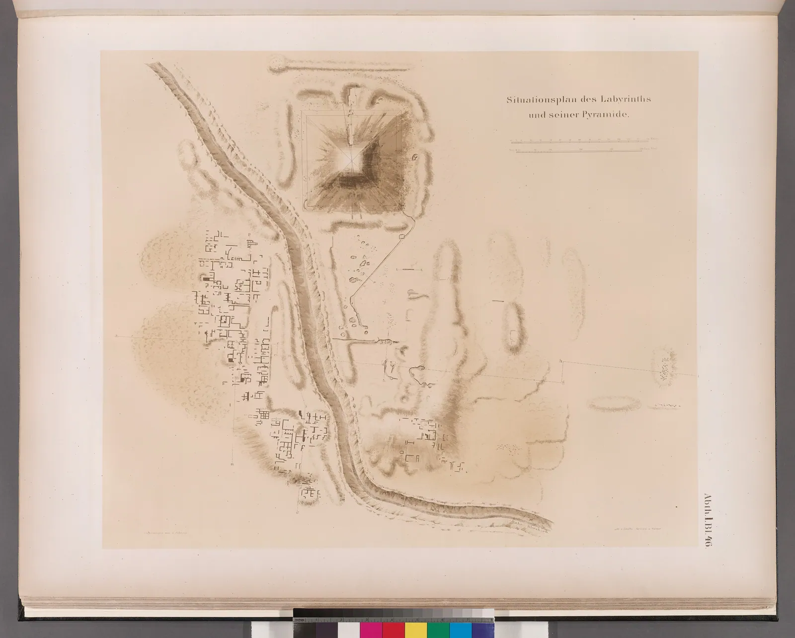 ”Plan över Labyrinten och dess pyramid” (avd. I, blad 46): Lepsius identifierade tegelruinerna söder om Amenemhet III:s pyramid i Hawara som den labyrint Herodotos beskrev – Petrie visade senare att det var det väldiga gravtemplet.