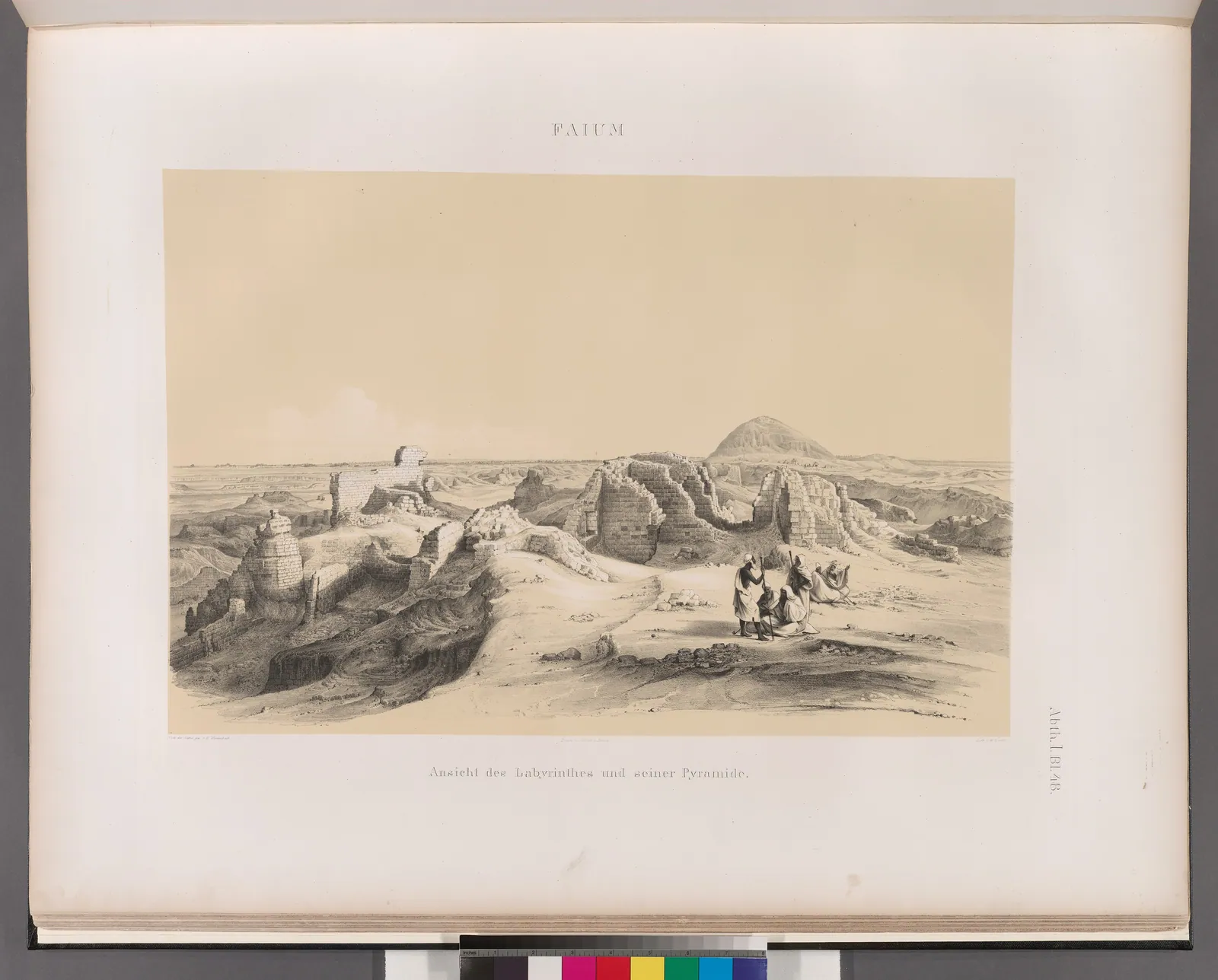”Labyrinten och dess pyramid” (avd. I, blad 48): expeditionens läger bland ”Labyrintens” tegelkammare, med Amenemhet III:s vittrade tegelpyramid bakom. Lepsius skrev flera av sina brev ”på Labyrintens ruiner” i maj–juni 1843.
