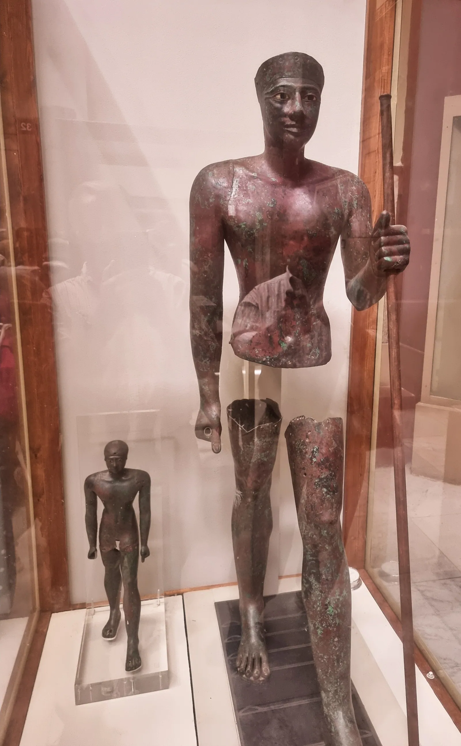 Kopparstatyer av Pepi I från Hierakonpolis (Egyptiska museet, Kairo), bland de äldsta kända stora metallskulpturerna. En inskrift knyter dem till ”sedfestens första dag”.