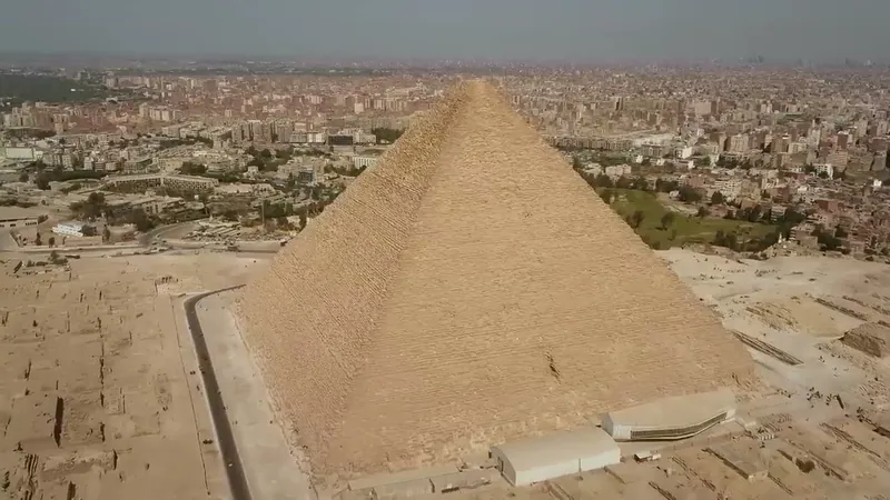 Stillbild ur “Closing the Biggest Mystery of the Great Pyramid” (ca 75 % in i videon).